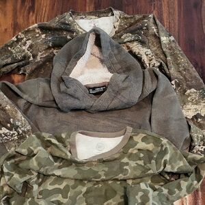 BUNDLE OF 3 LONG SLEEVED BOY'S TOPS CAMO AND GREEN SZ M AND LG EXC COND